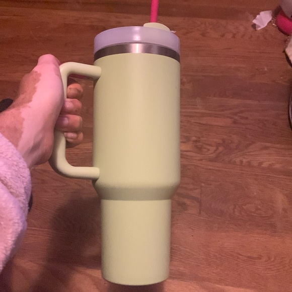 Stanley - Picture 3 of 3